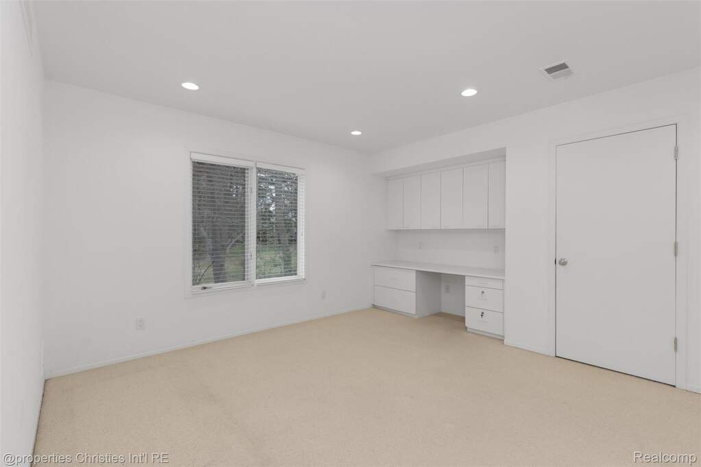5 Bedroom Single Family Home/House's Image 24