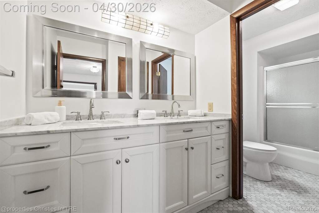 3 Bedroom Single Family Home/House's Image 38