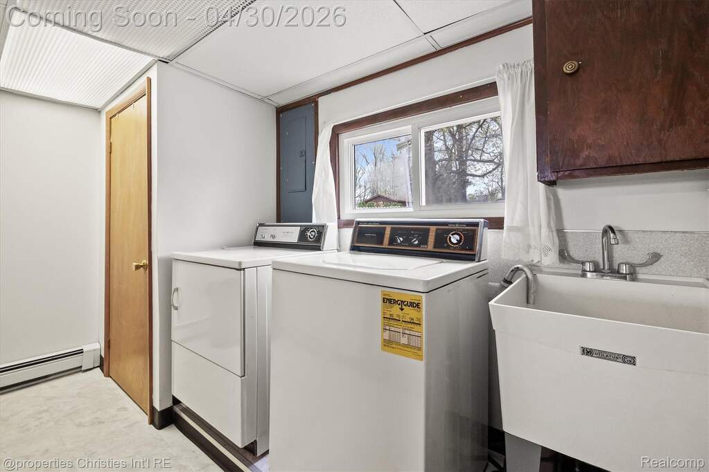 3 Bedroom Single Family Home/House's Image 46