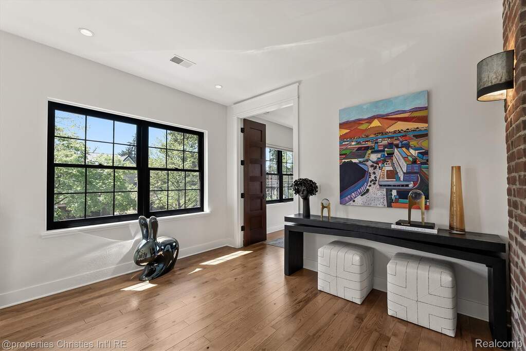 4 Bedroom Single Family Home/House's Image 25
