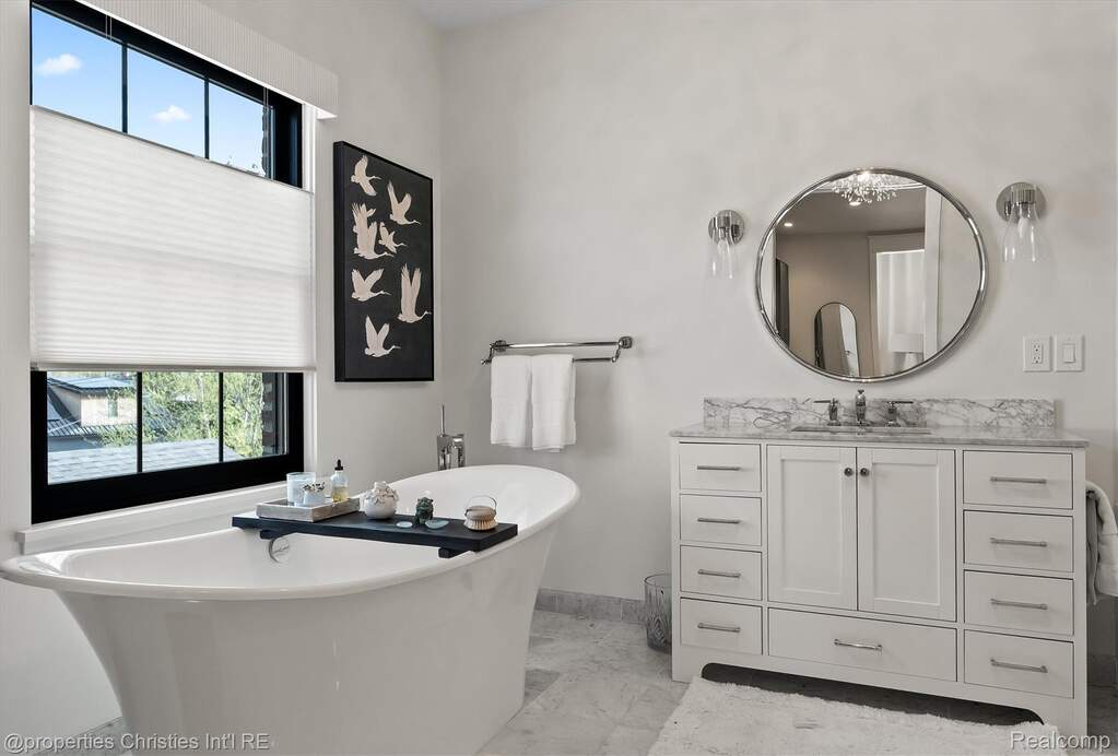 4 Bedroom Single Family Home/House's Image 33