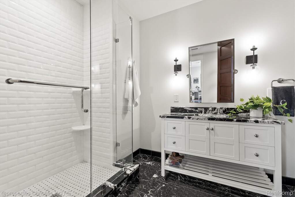4 Bedroom Single Family Home/House's Image 36