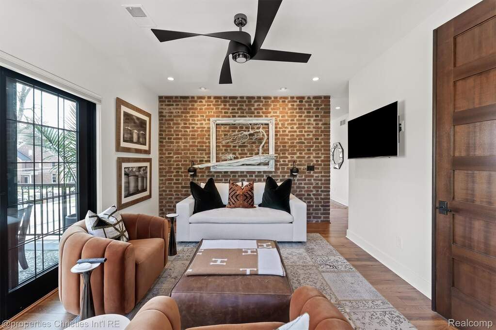 4 Bedroom Single Family Home/House's Image 38