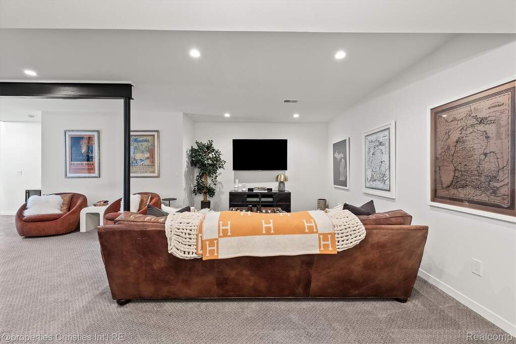 4 Bedroom Single Family Home/House's Image 45