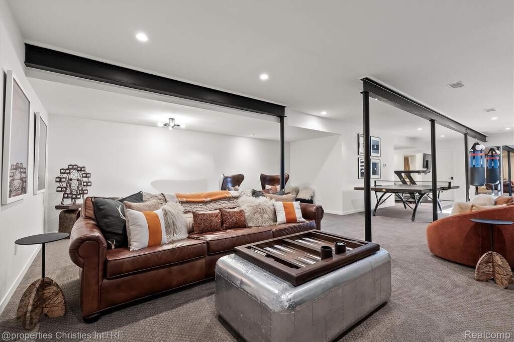 4 Bedroom Single Family Home/House's Image 46
