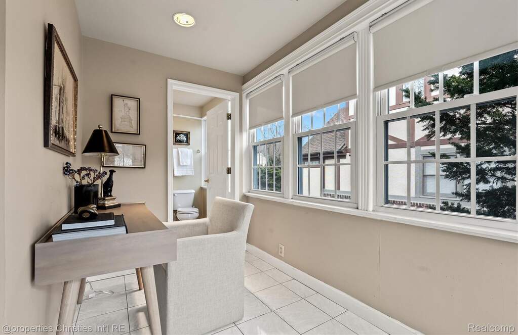 3 Bedroom Single Family Home/House's Image 8
