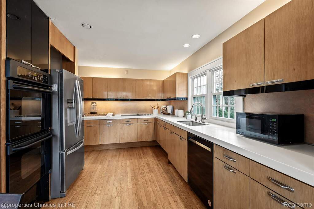 3 Bedroom Single Family Home/House's Image 12