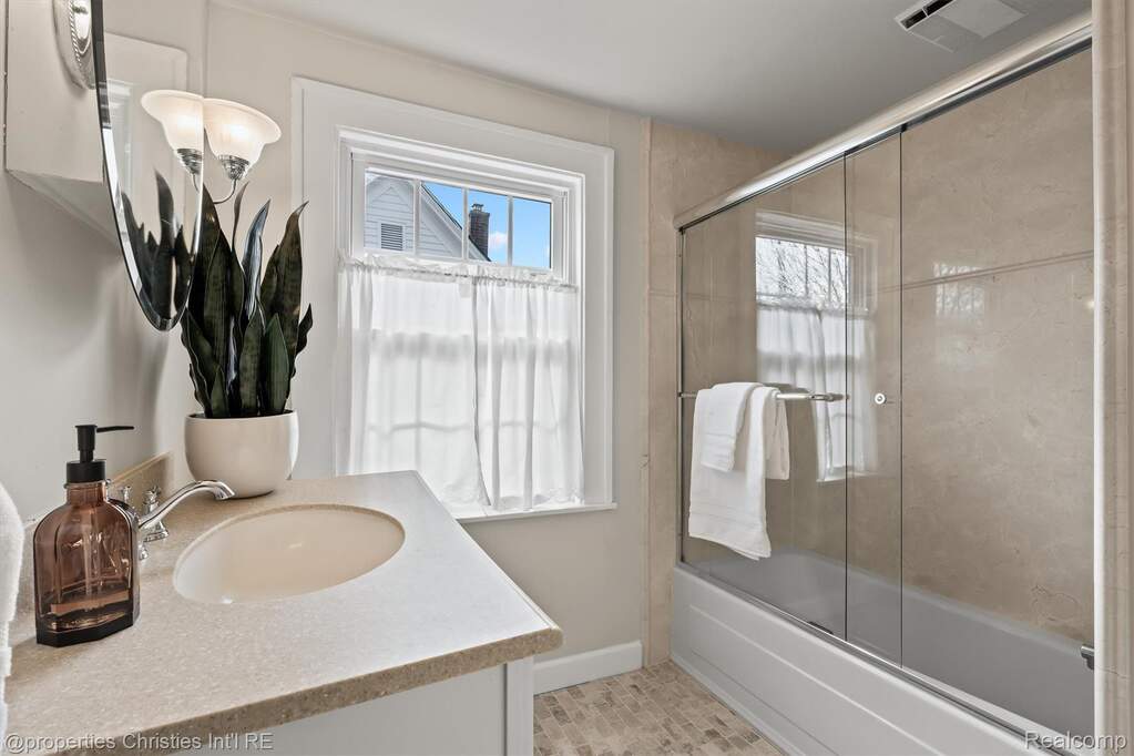 3 Bedroom Single Family Home/House's Image 22
