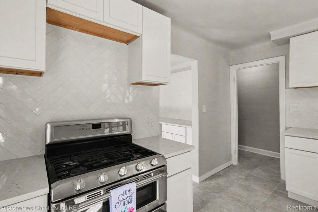 4 Bedroom Single Family Home/House's Image 7