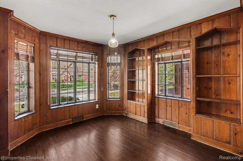 4 Bedroom Single Family Home/House's Image 8