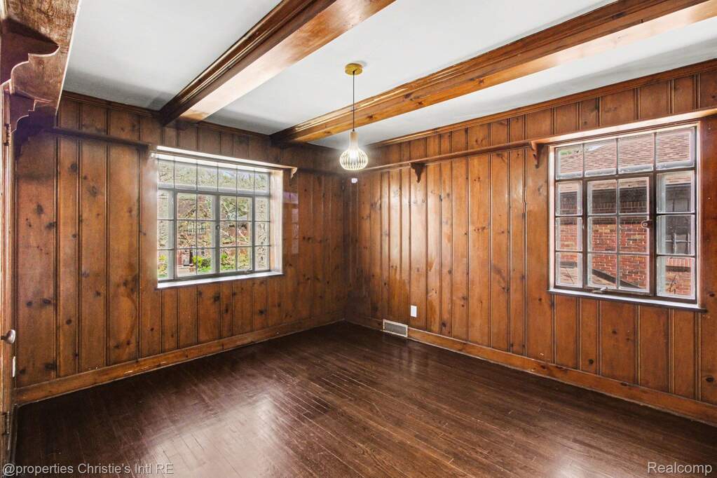 4 Bedroom Single Family Home/House's Image 9