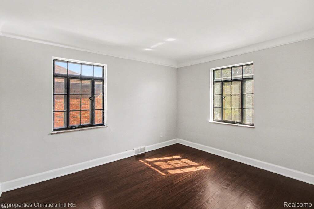 4 Bedroom Single Family Home/House's Image 11