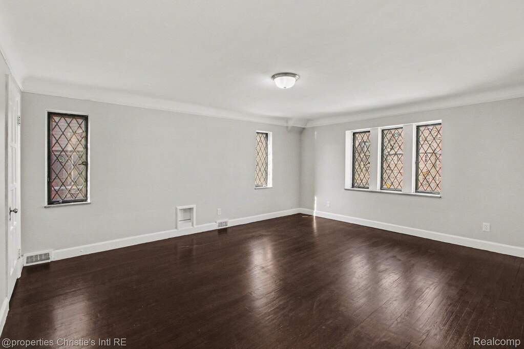 4 Bedroom Single Family Home/House's Image 12