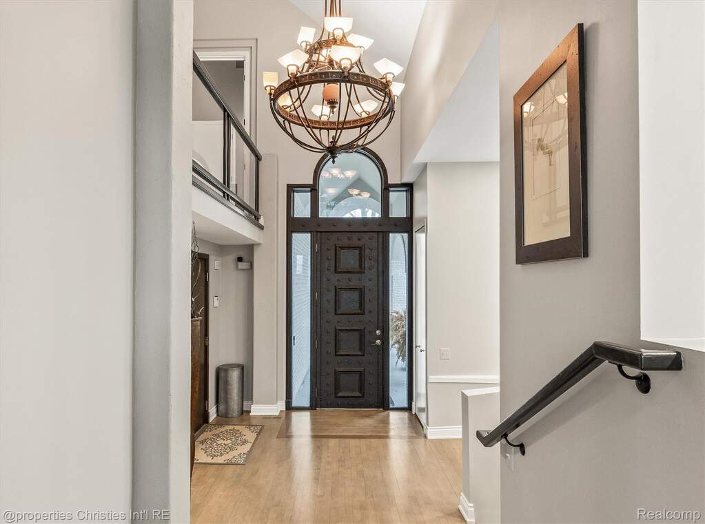 5 Bedroom Single Family Home/House's Image 24