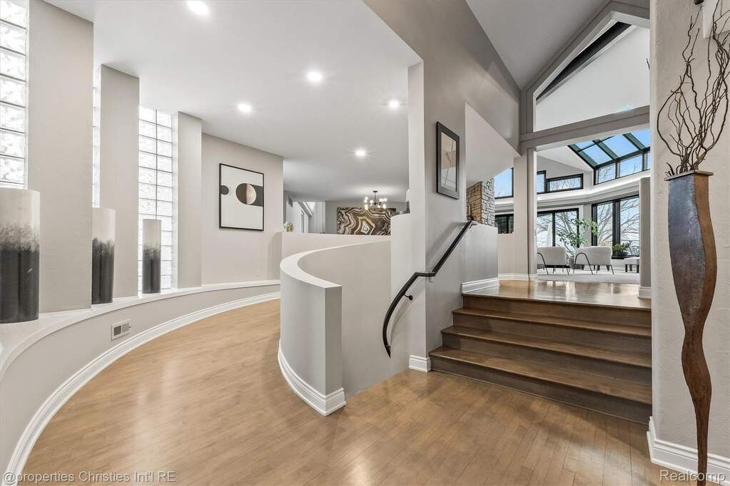 5 Bedroom Single Family Home/House's Image 25