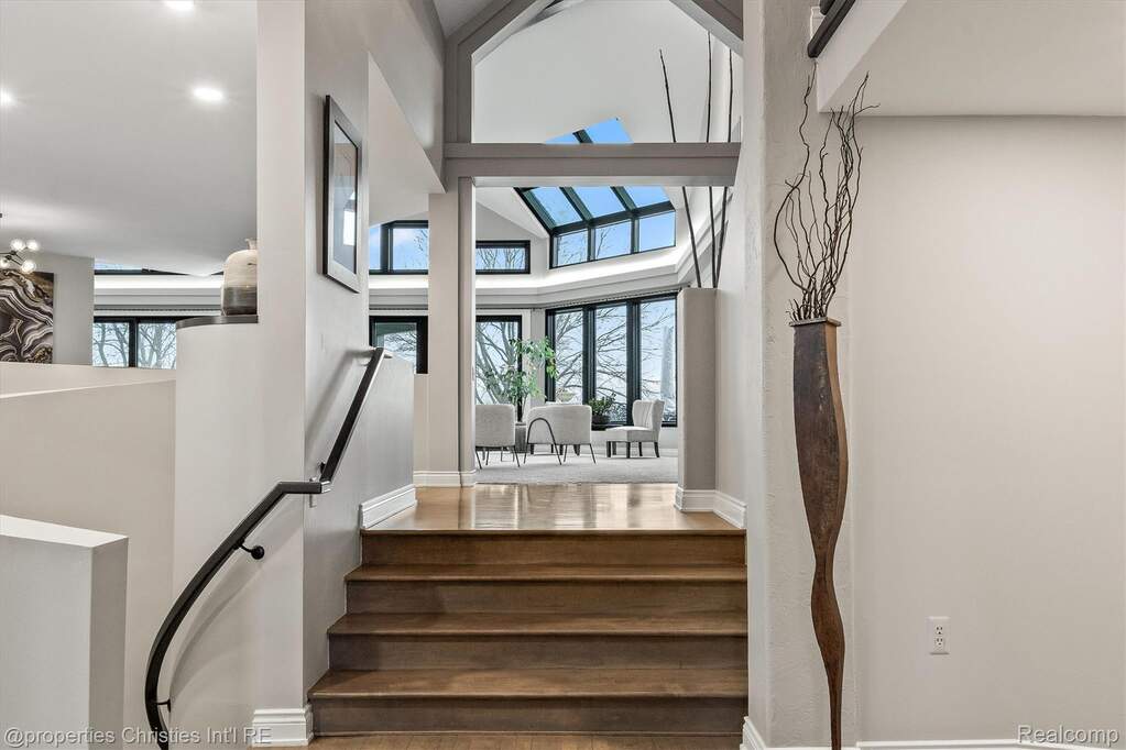 5 Bedroom Single Family Home/House's Image 26