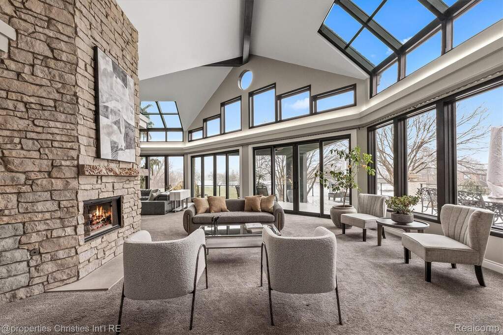 5 Bedroom Single Family Home/House's Image 28