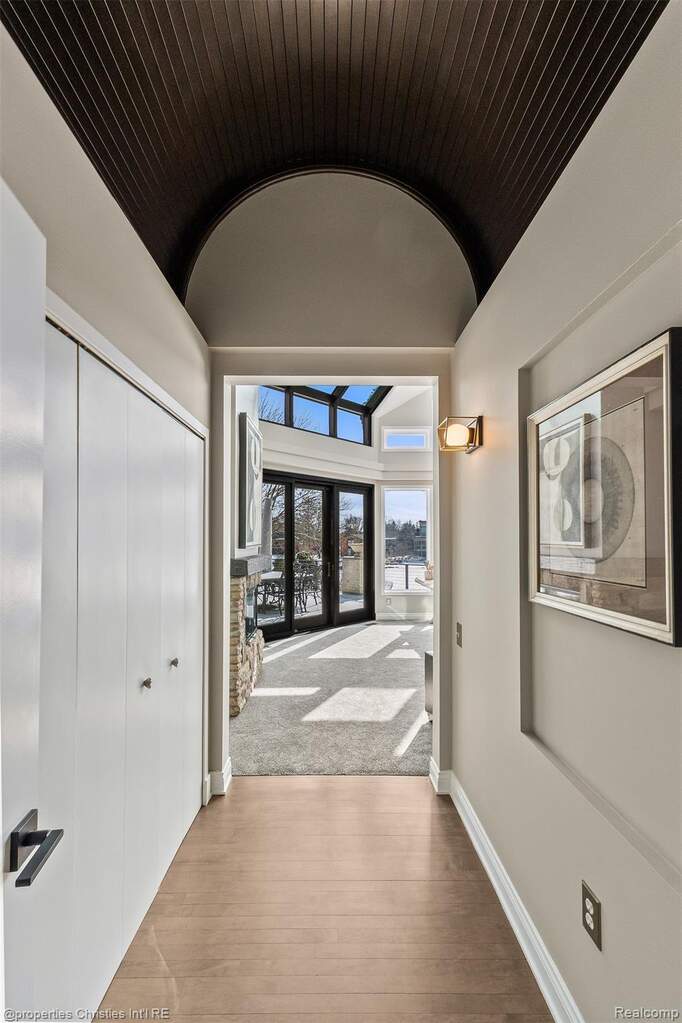 5 Bedroom Single Family Home/House's Image 32