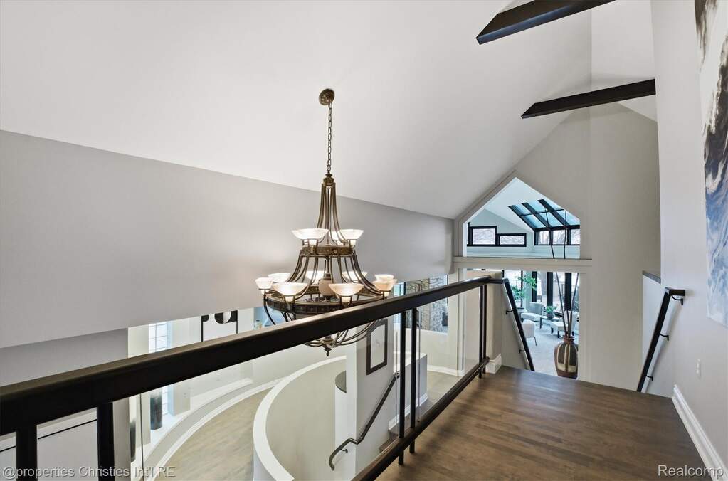5 Bedroom Single Family Home/House's Image 35