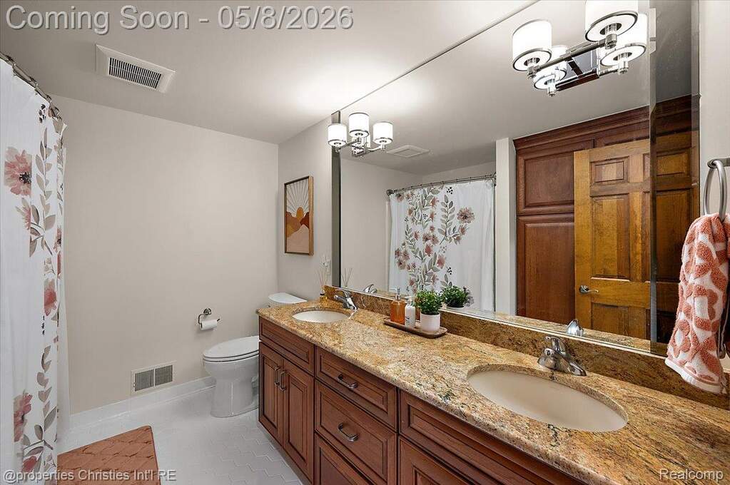 4 Bedroom Single Family Home/House's Image 43