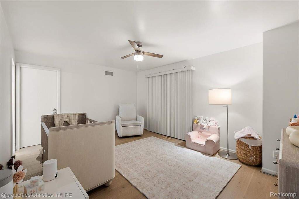 5 Bedroom Single Family Home/House's Image 33