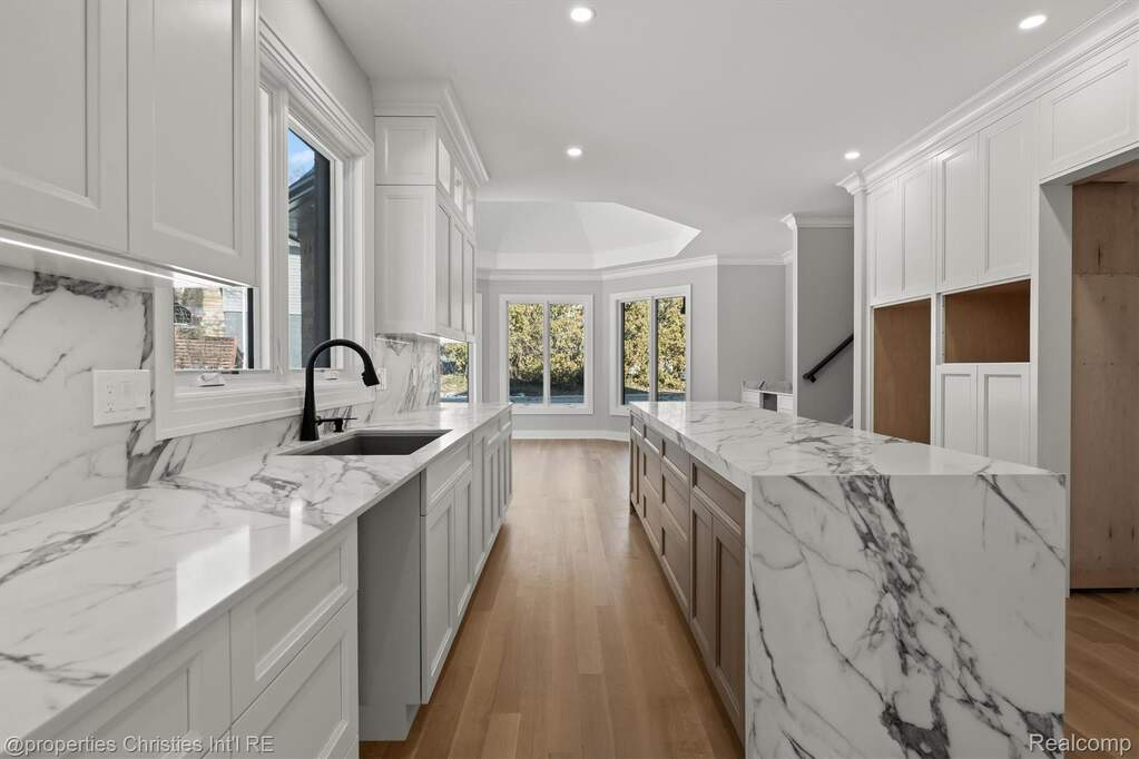 4 Bedroom Single Family Home/House's Image 16