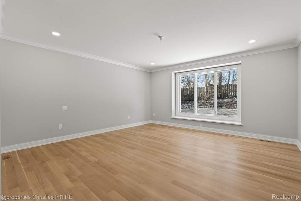 4 Bedroom Single Family Home/House's Image 27