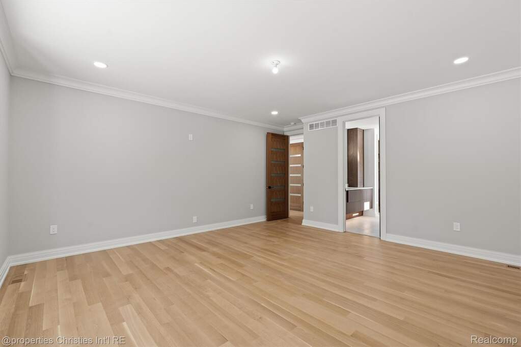 4 Bedroom Single Family Home/House's Image 28