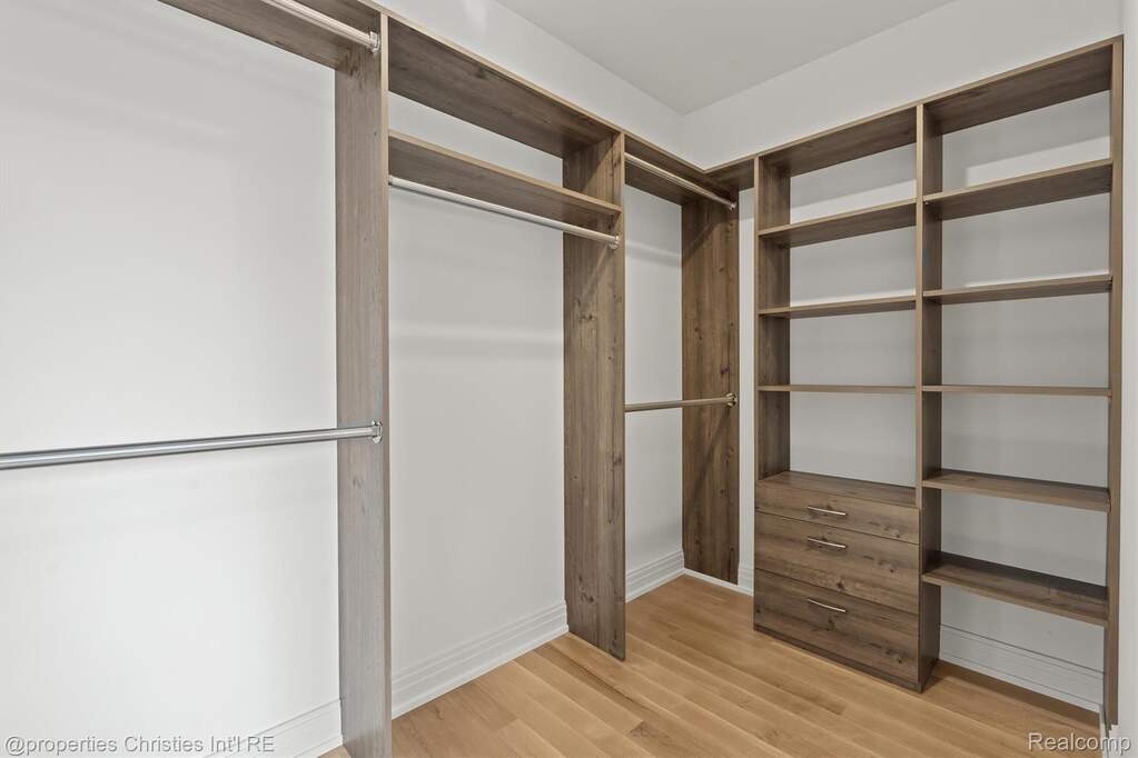 4 Bedroom Single Family Home/House's Image 31