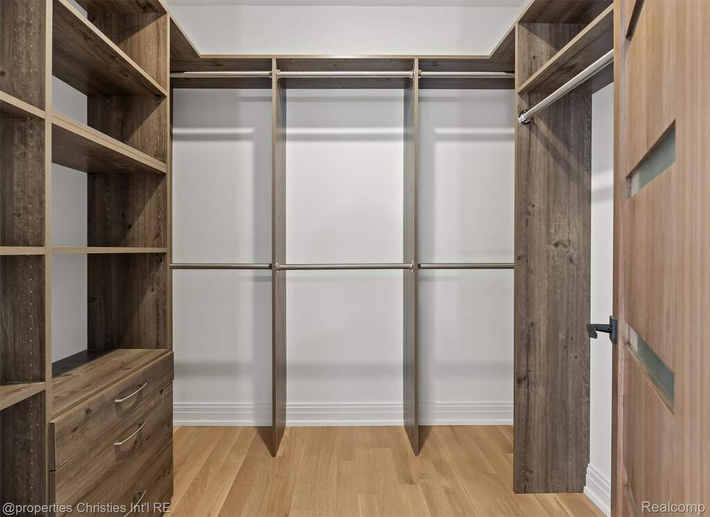 4 Bedroom Single Family Home/House's Image 34