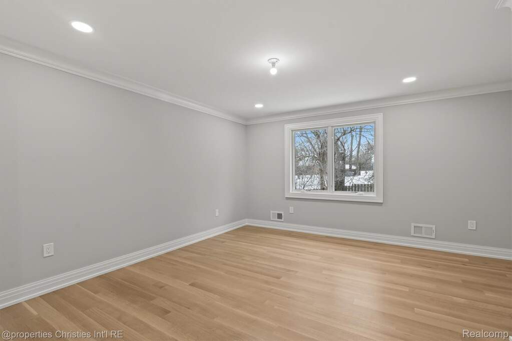 4 Bedroom Single Family Home/House's Image 41