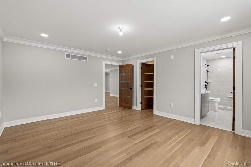 4 Bedroom Single Family Home/House's Image 44