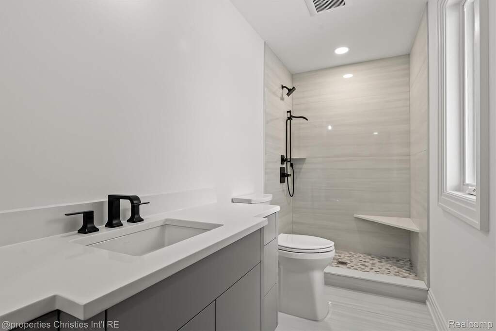 4 Bedroom Single Family Home/House's Image 45