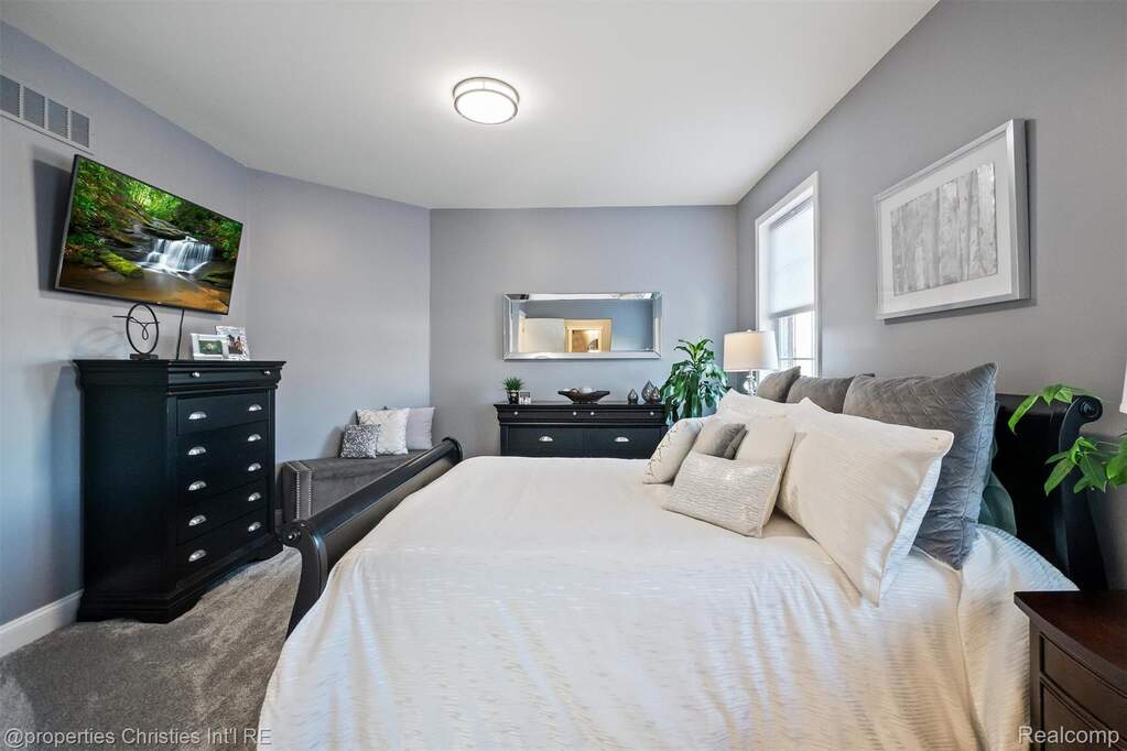 3 Bedroom Single Family Home/House's Image 38