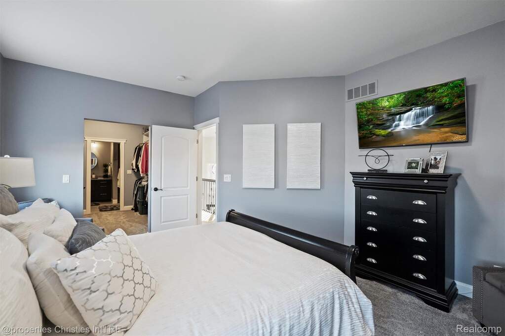 3 Bedroom Single Family Home/House's Image 43