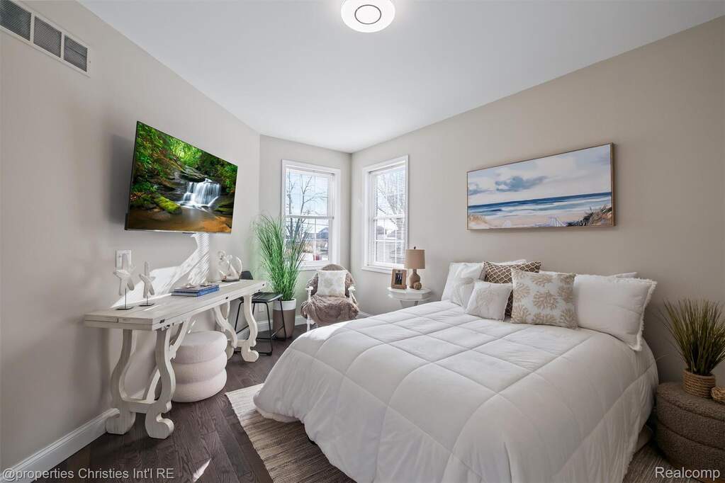 3 Bedroom Single Family Home/House's Image 44