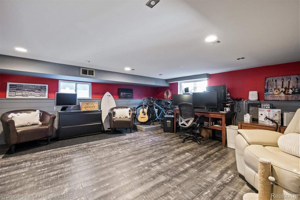 3 Bedroom Single Family Home/House's Image 49