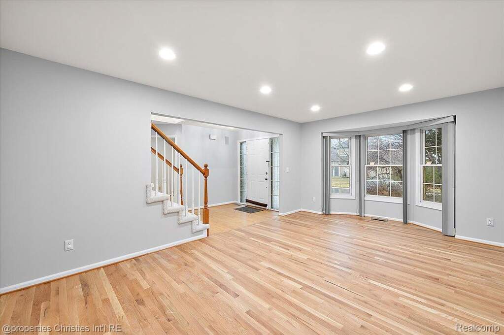 4 Bedroom Single Family Home/House's Image 8
