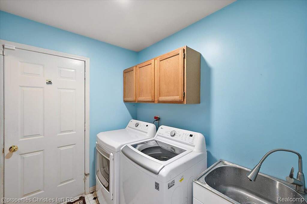 4 Bedroom Single Family Home/House's Image 20