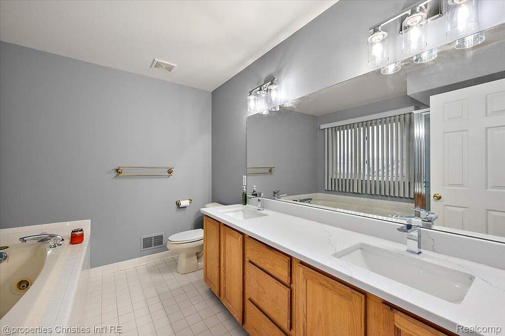 4 Bedroom Single Family Home/House's Image 24