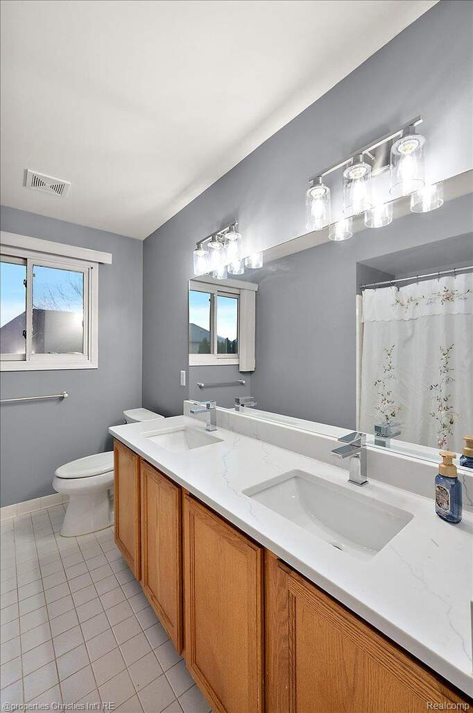 4 Bedroom Single Family Home/House's Image 29