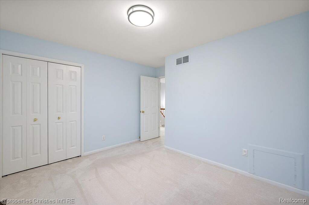 4 Bedroom Single Family Home/House's Image 34