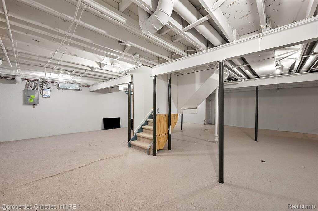 4 Bedroom Single Family Home/House's Image 35