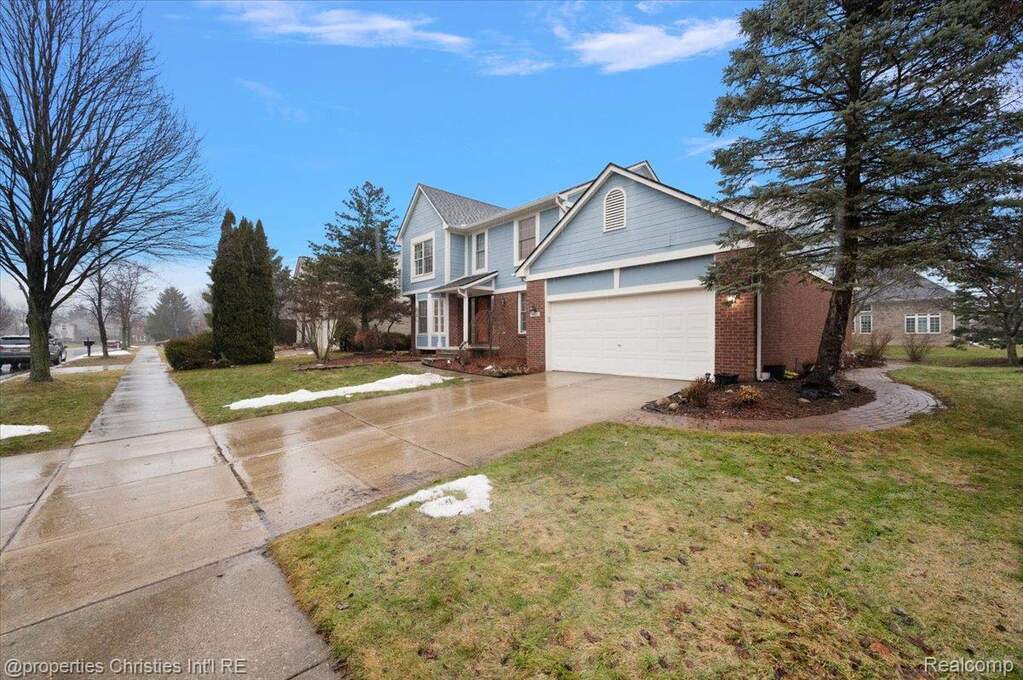 4 Bedroom Single Family Home/House's Image 38