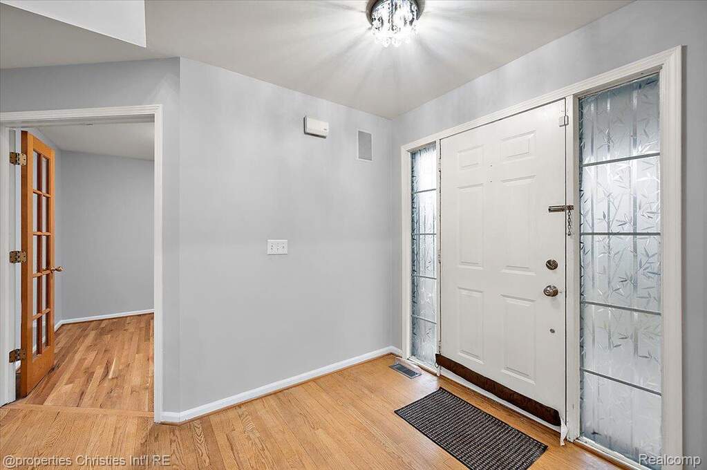 4 Bedroom Single Family Home/House's Image 3
