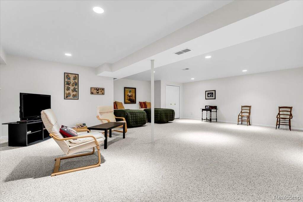 3 Bedroom Apartment/Flat's Image 32