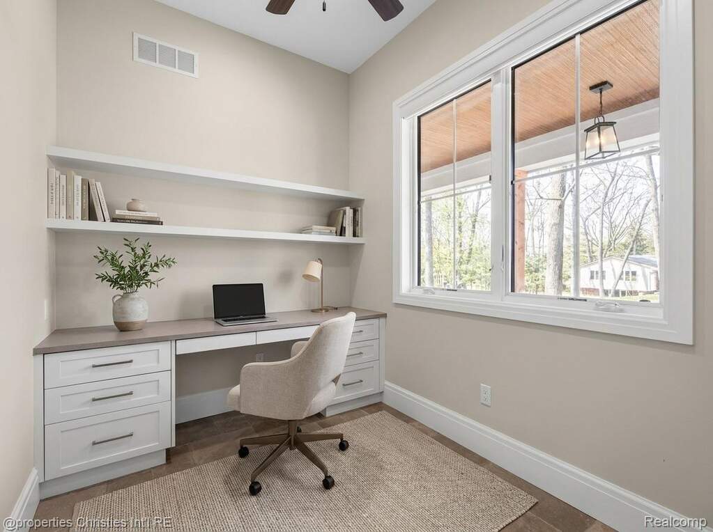 4 Bedroom Single Family Home/House's Image 20