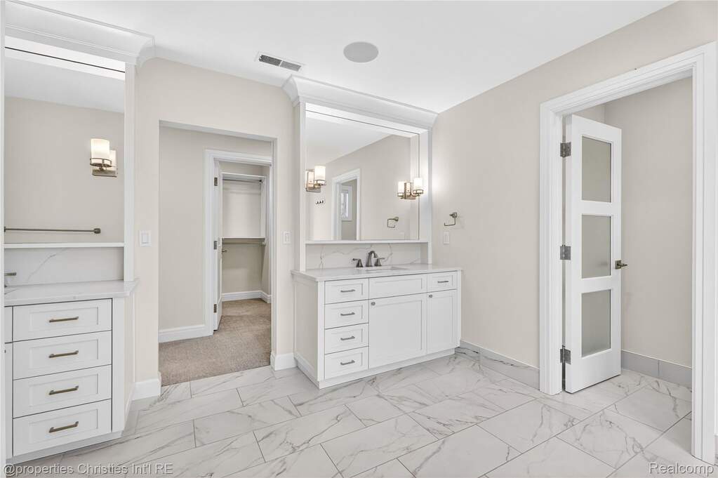 4 Bedroom Single Family Home/House's Image 25