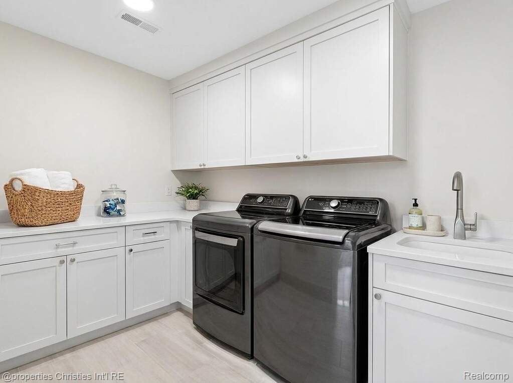 4 Bedroom Single Family Home/House's Image 31