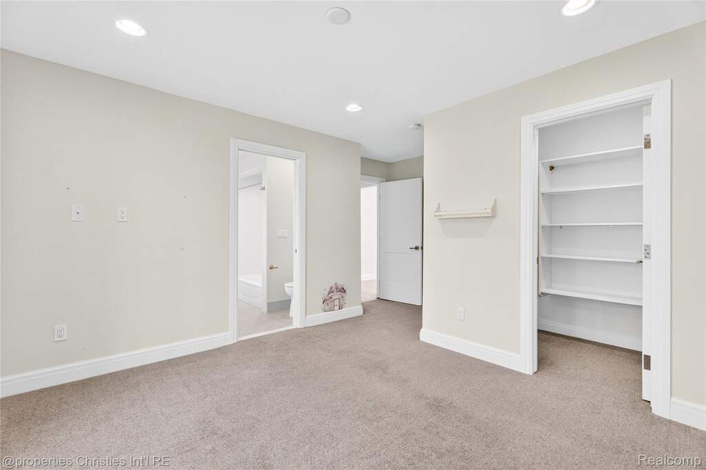 4 Bedroom Single Family Home/House's Image 33